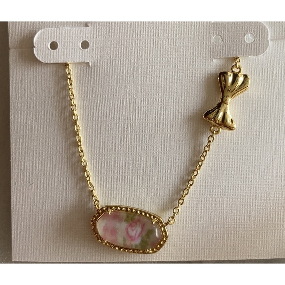 Kendra Scott white pendant necklace